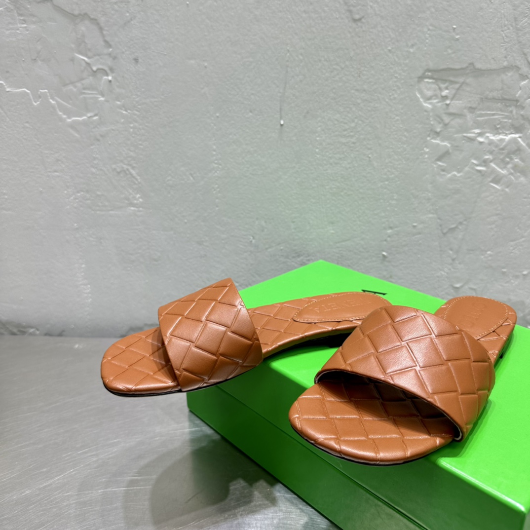 Bottega Veneta Amy Flat Mule - PerfectKickZ