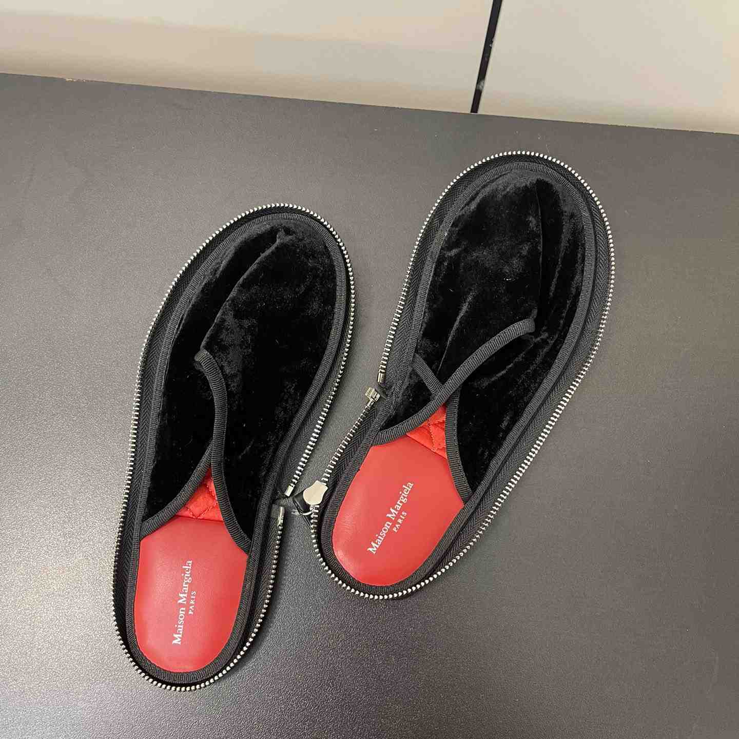 Maison Margiela Travel Round-toe Slippers - PerfectKickZ