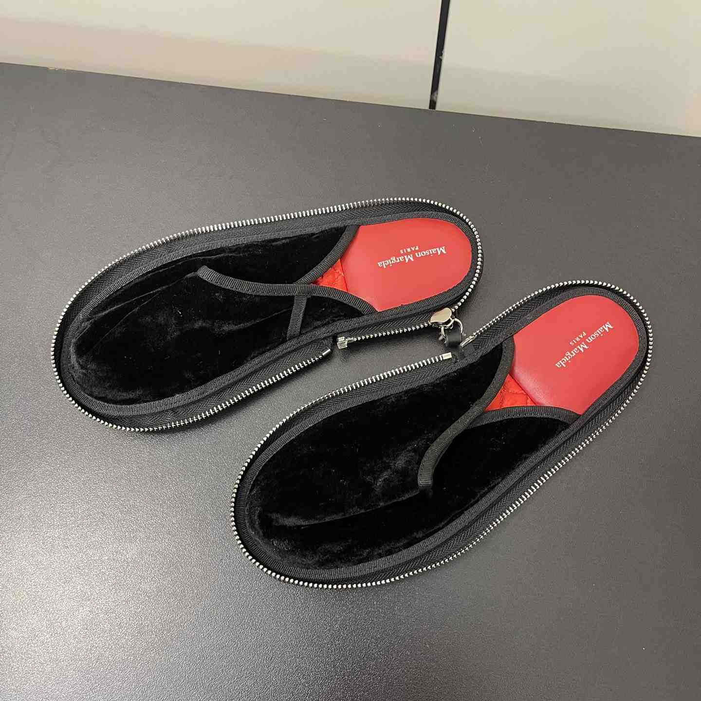 Maison Margiela Travel Round-toe Slippers - PerfectKickZ