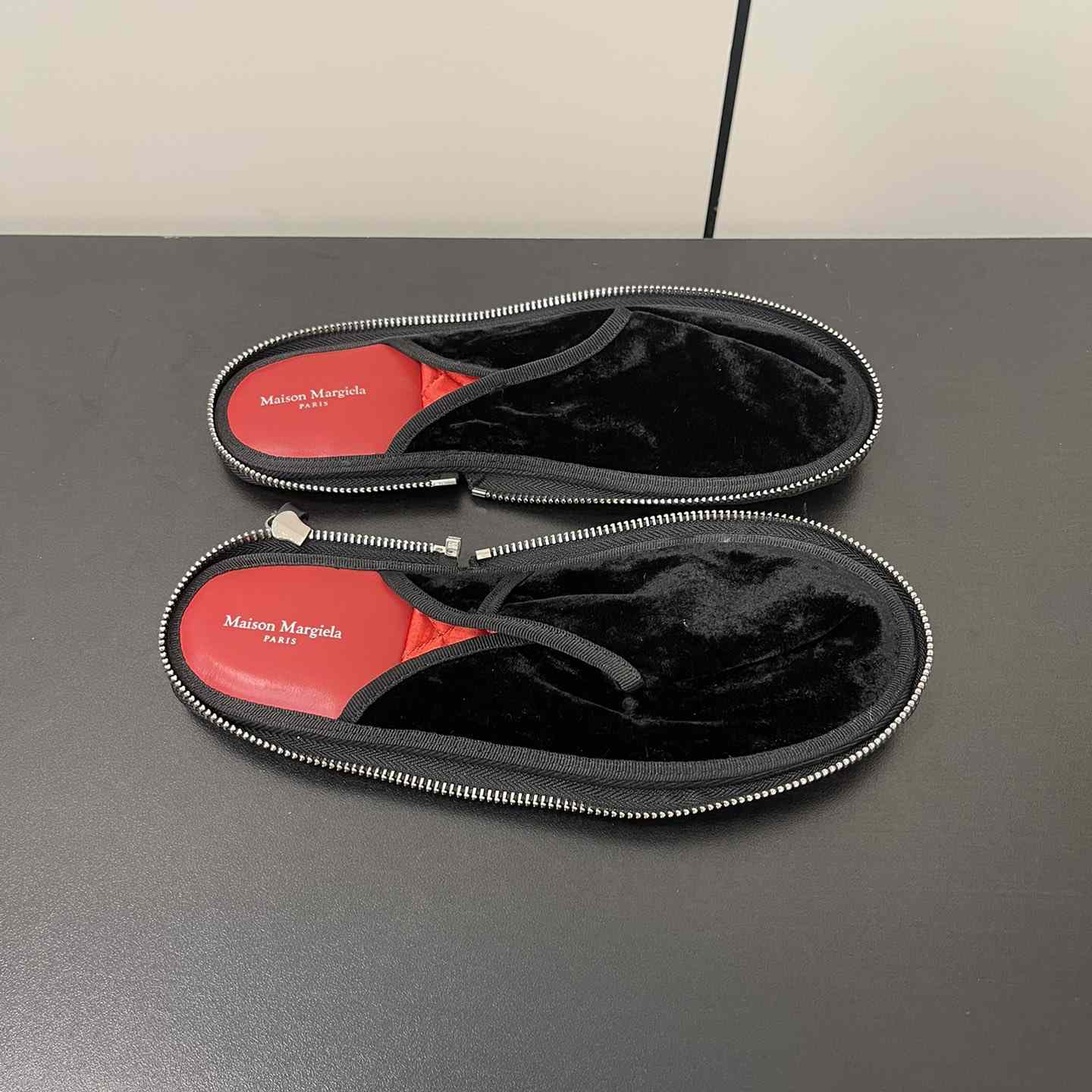 Maison Margiela Travel Round-toe Slippers - PerfectKickZ