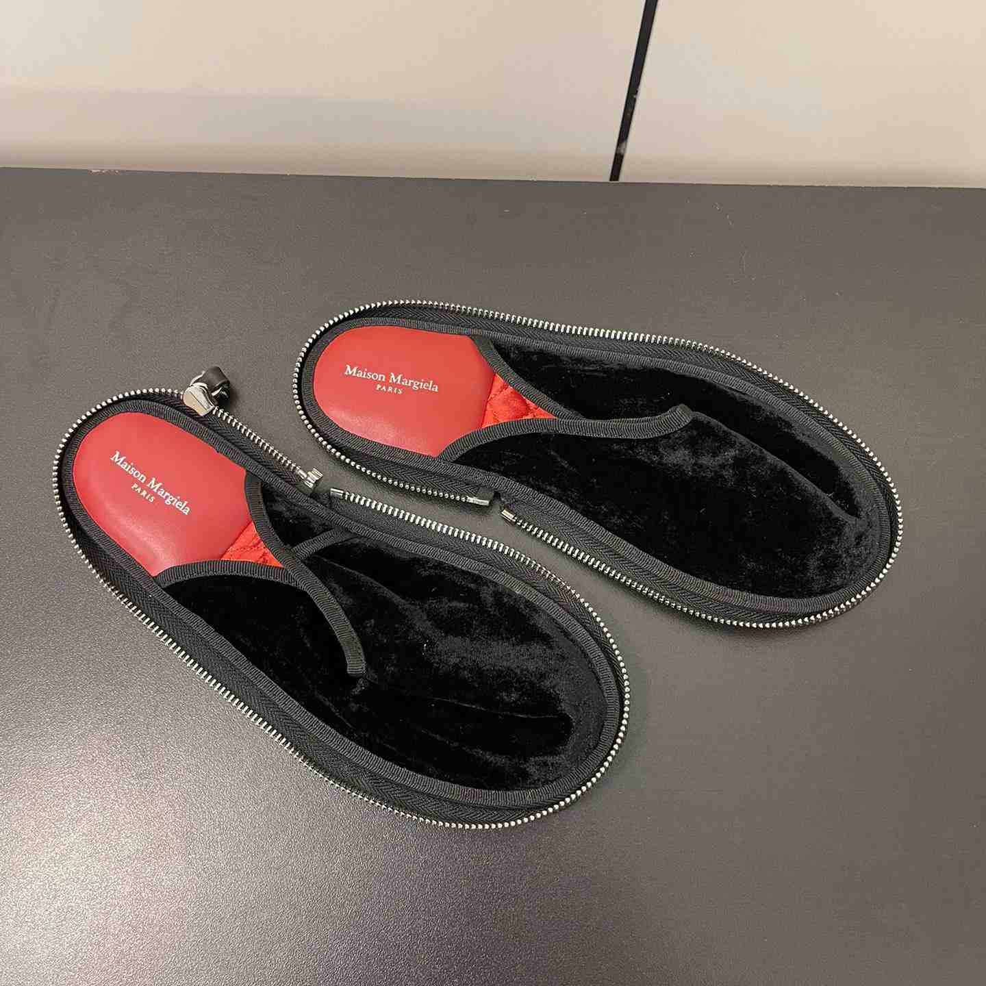 Maison Margiela Travel Round-toe Slippers - PerfectKickZ