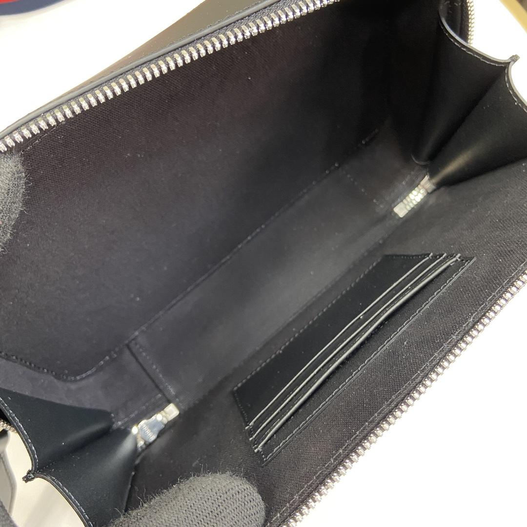Gucci GG Supreme Mini Shoulder Bag - PerfectKickZ