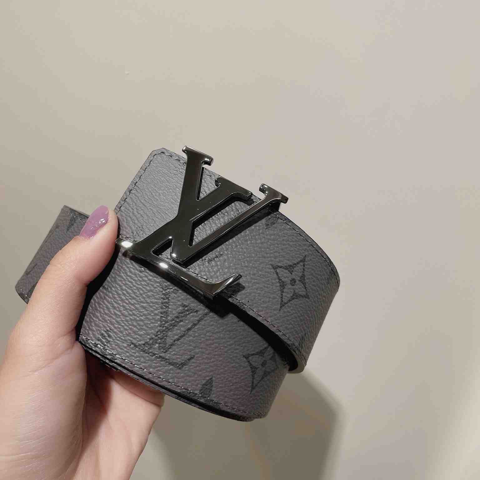 Louis Vuitton LV Initiales 40mm Reversible Belt   M0285 - PerfectKickZ