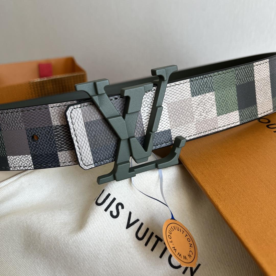 Louis Vuitton LV Mega Pixel 40mm Reversible Belt   M8470V - PerfectKickZ