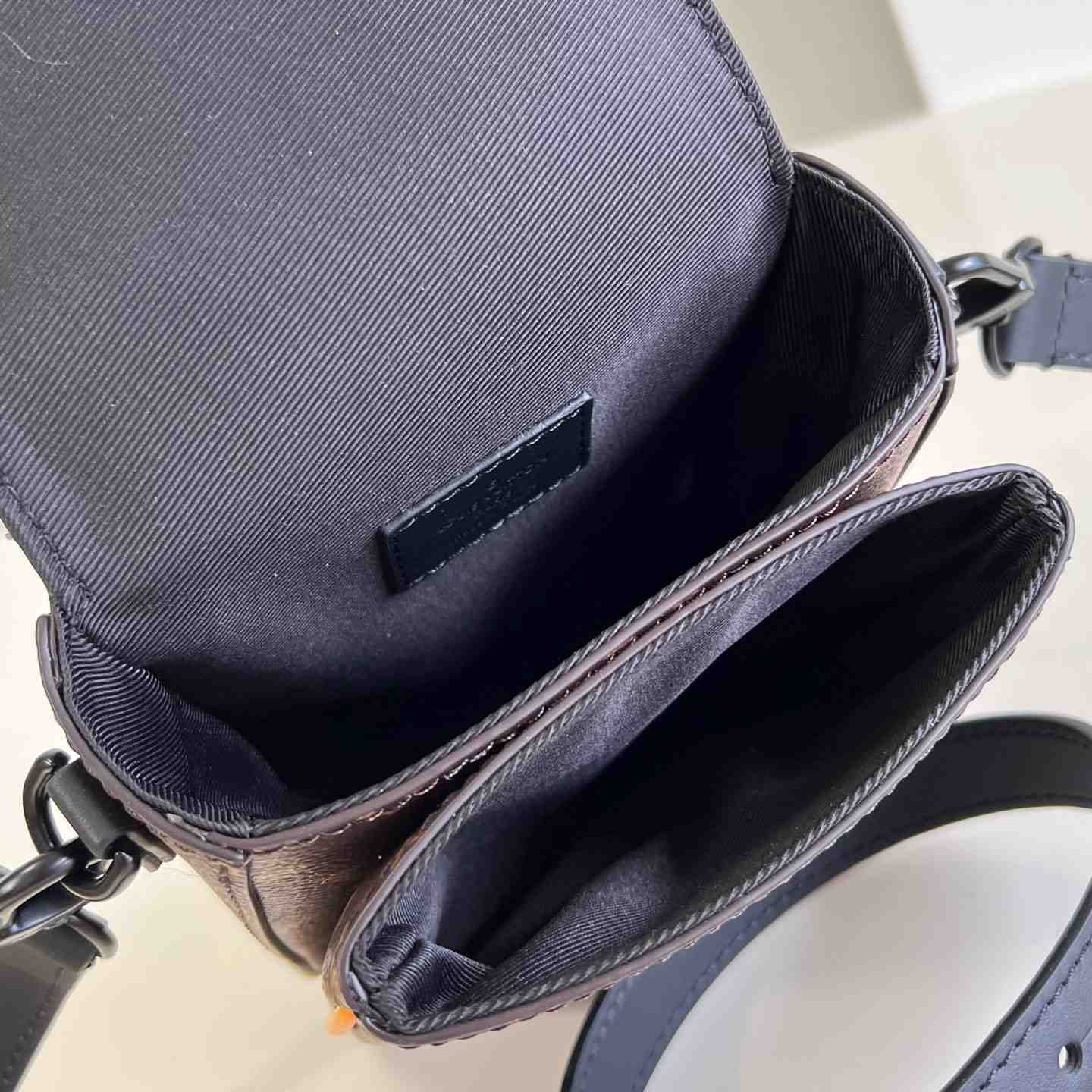 Louis Vuitton S-Lock Vertical Wearable Wallet    M82535 - PerfectKickZ