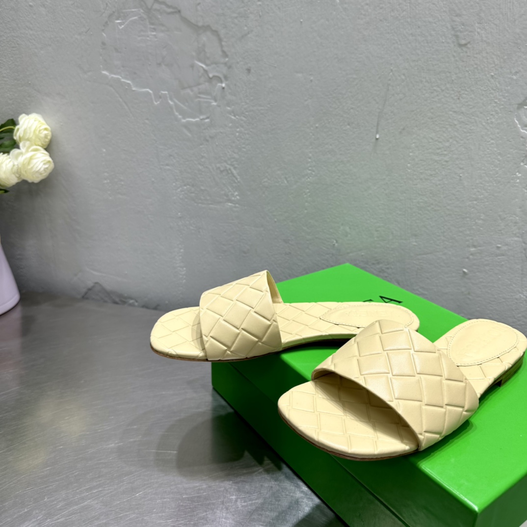 Bottega Veneta Amy Flat Mule - 
