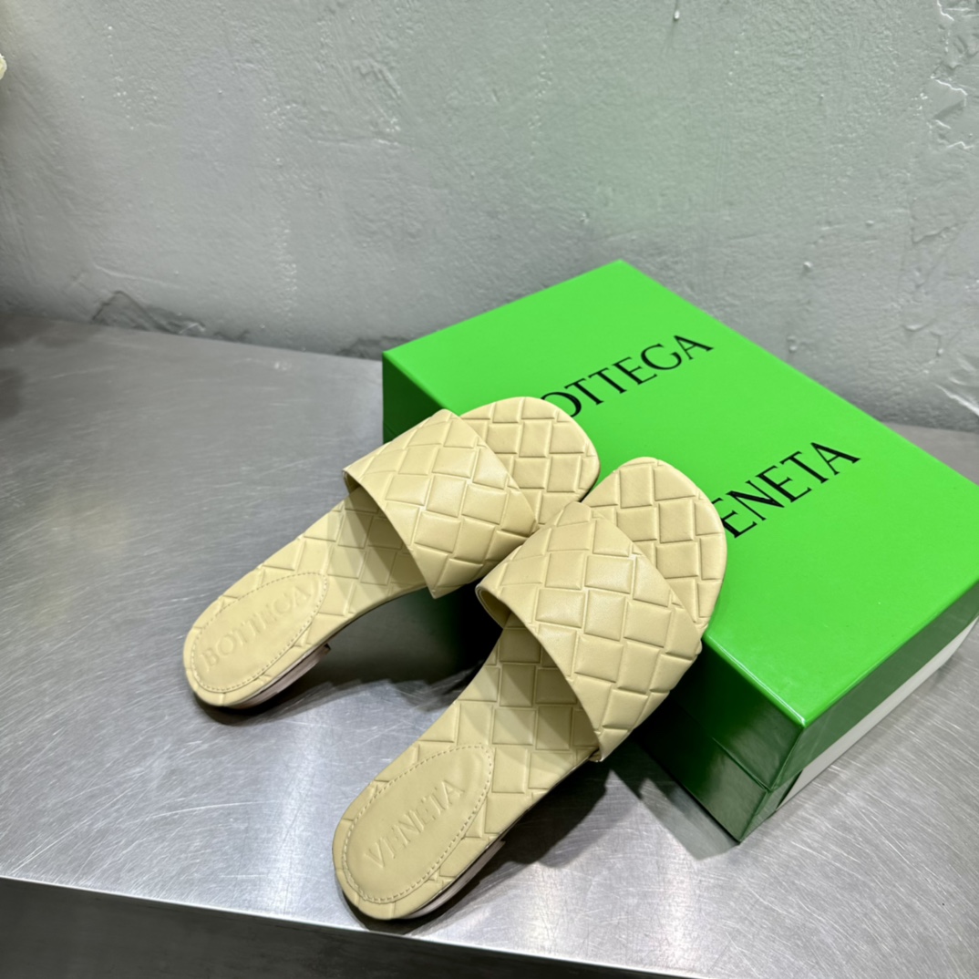 Bottega Veneta Amy Flat Mule - 