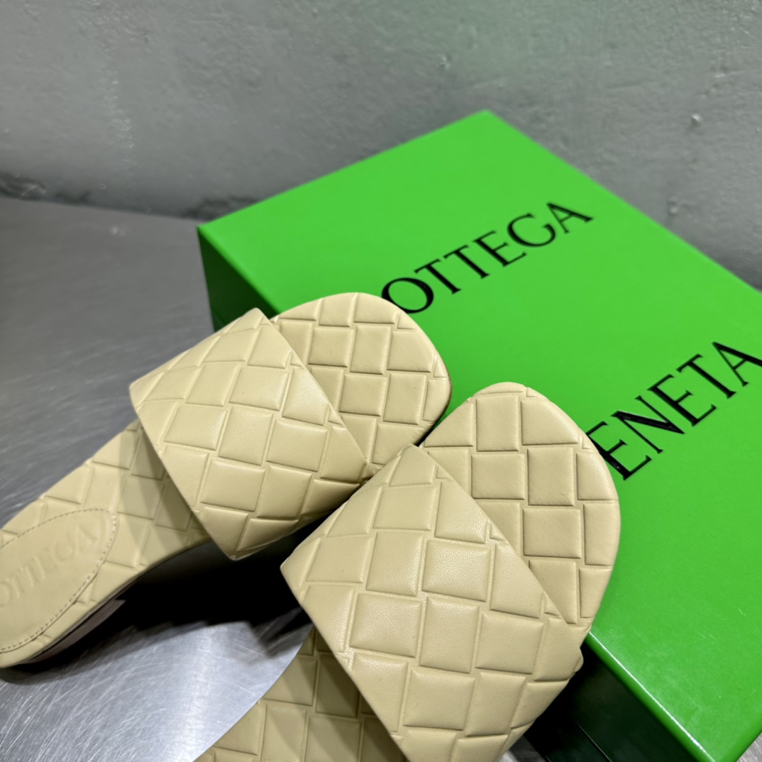 Bottega Veneta Amy Flat Mule - 