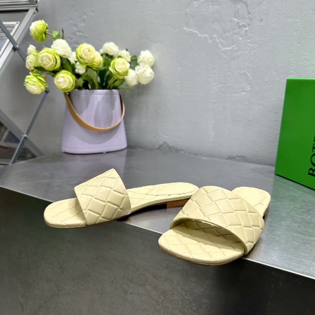 Bottega Veneta Amy Flat Mule - 