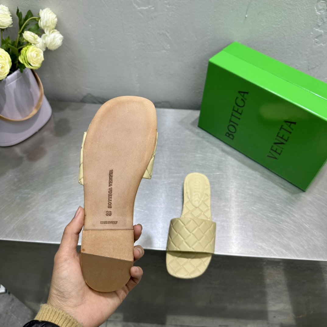 Bottega Veneta Amy Flat Mule - 