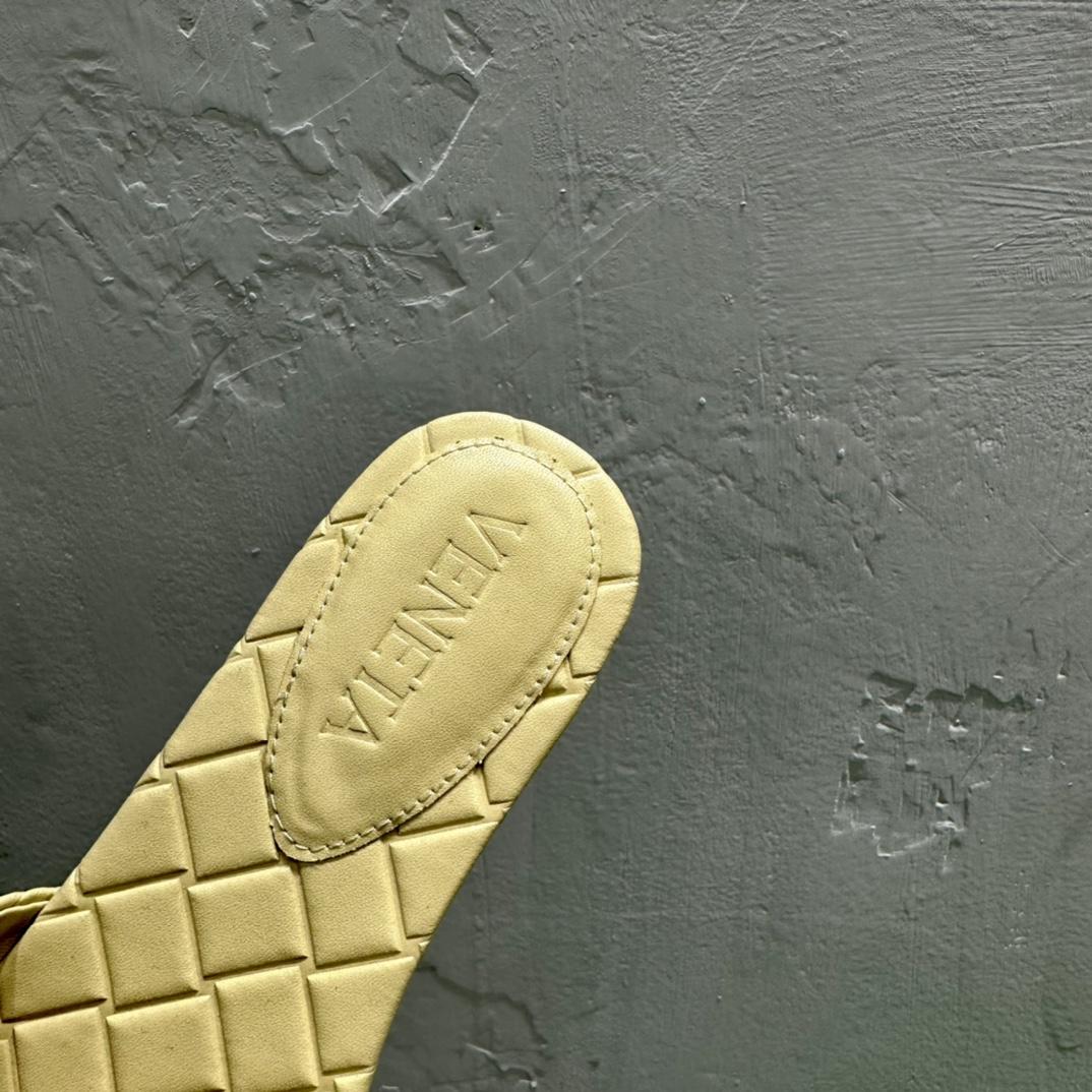Bottega Veneta Amy Flat Mule - PerfectKickZ