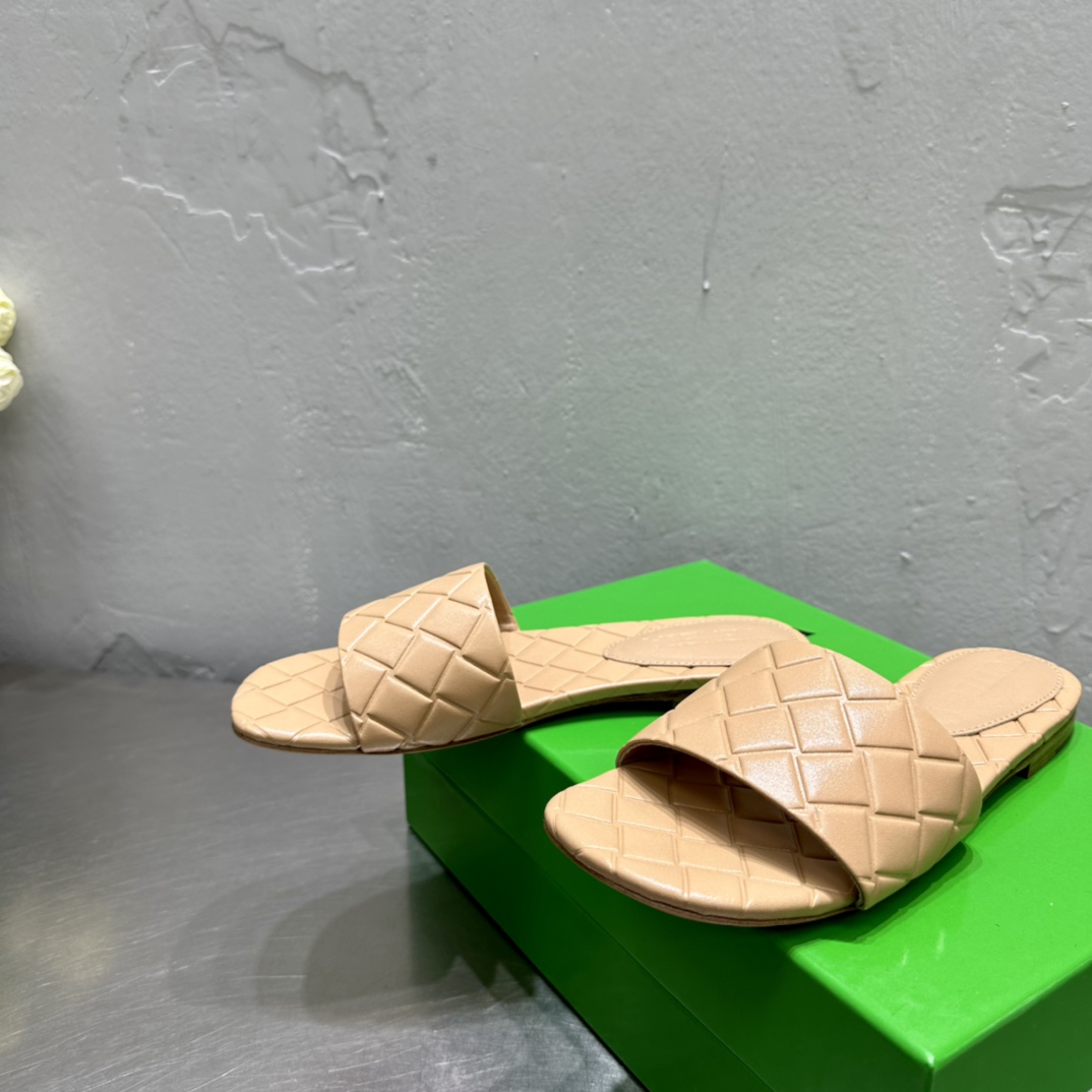 Bottega Veneta Amy Flat Mule - PerfectKickZ