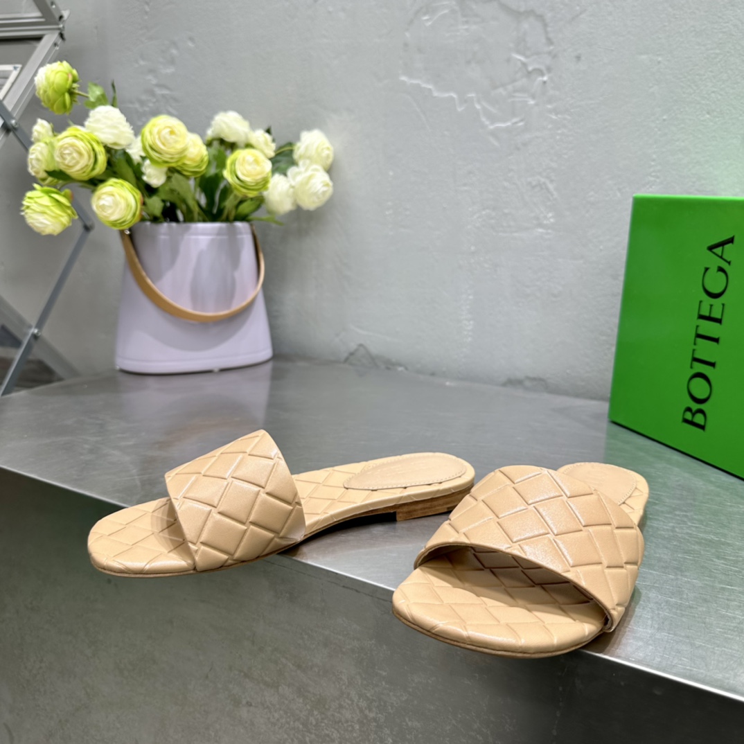 Bottega Veneta Amy Flat Mule - PerfectKickZ