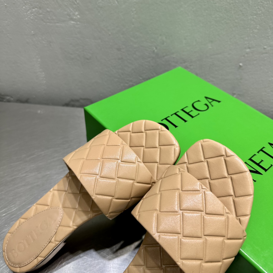 Bottega Veneta Amy Flat Mule - PerfectKickZ