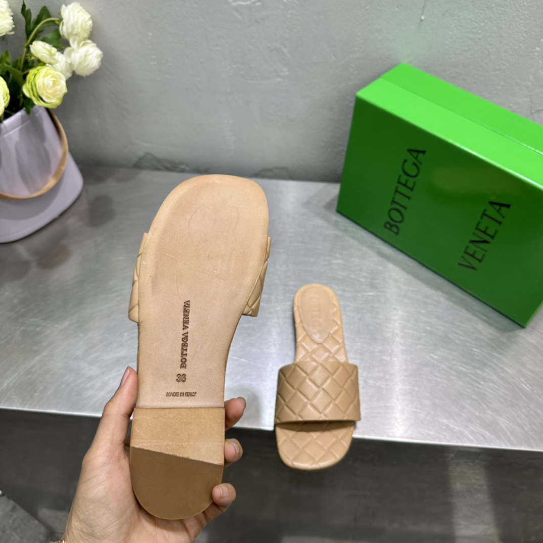 Bottega Veneta Amy Flat Mule - PerfectKickZ