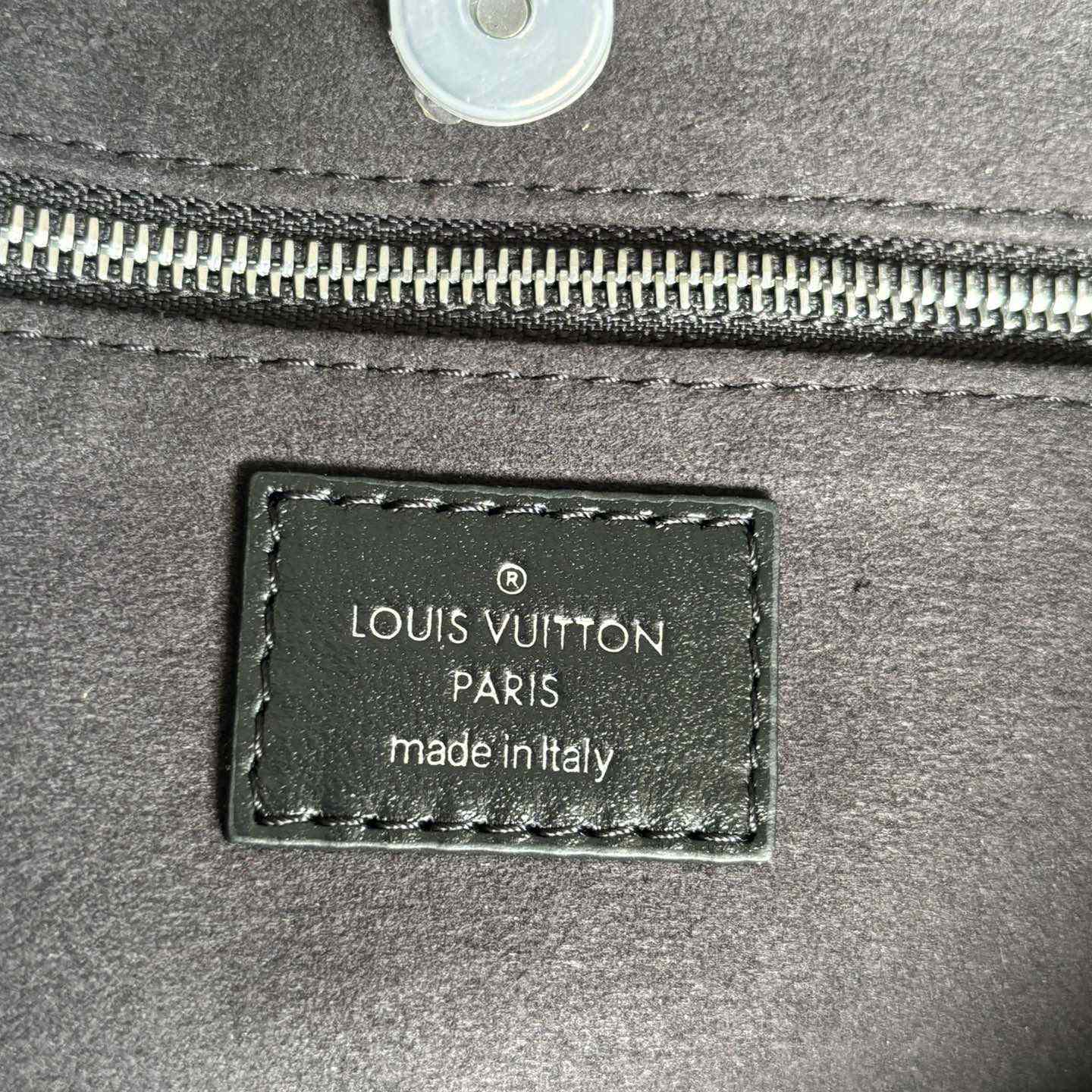 Louis Vuitton CarryAll Cargo PM    M24861 - PerfectKickZ
