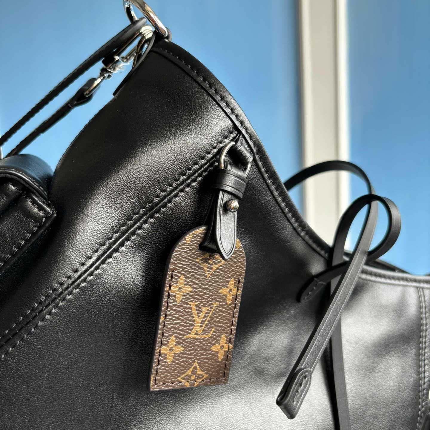 Louis Vuitton CarryAll Cargo PM    M24861 - PerfectKickZ