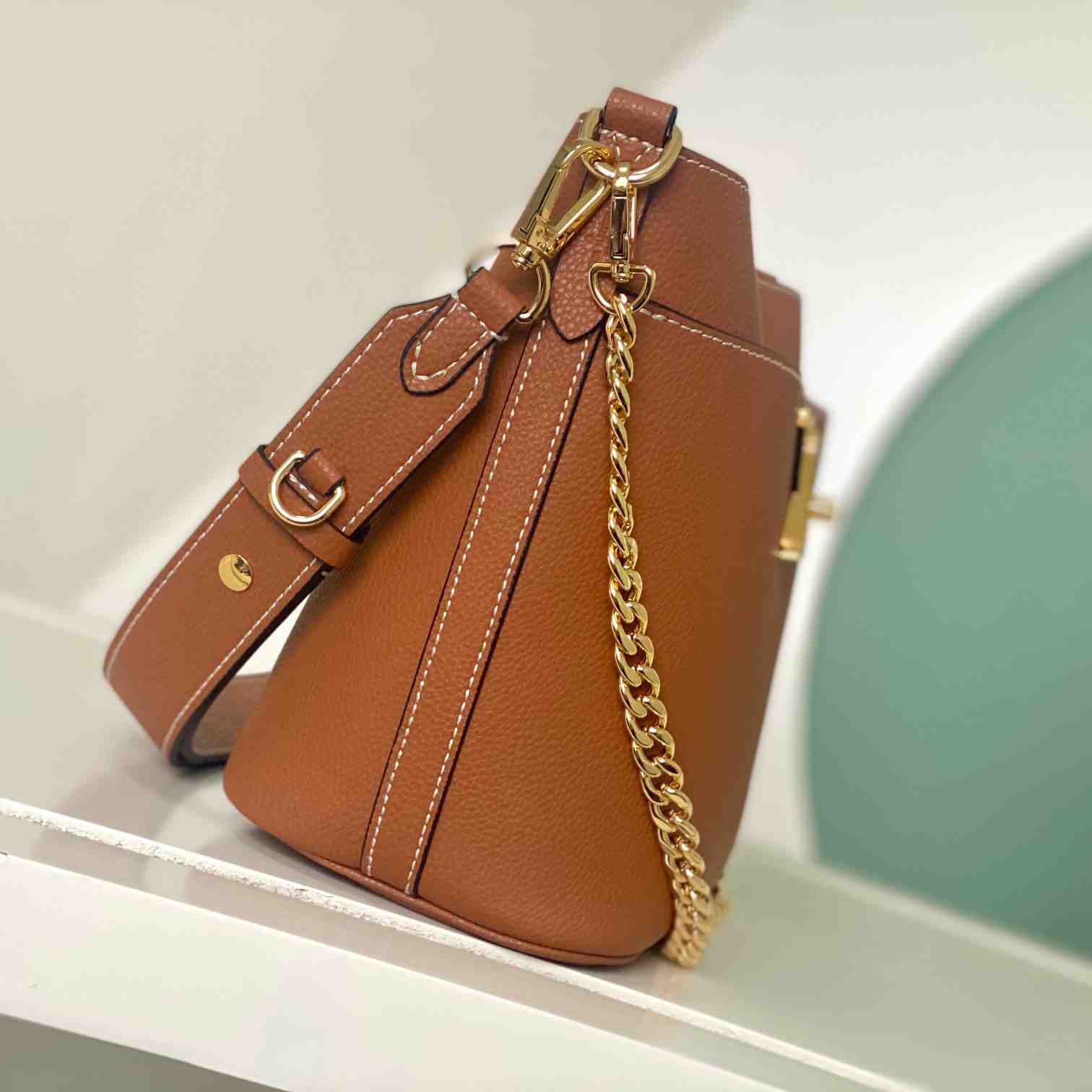 Louis Vuitton Lock and Walk    M24165 - PerfectKickZ