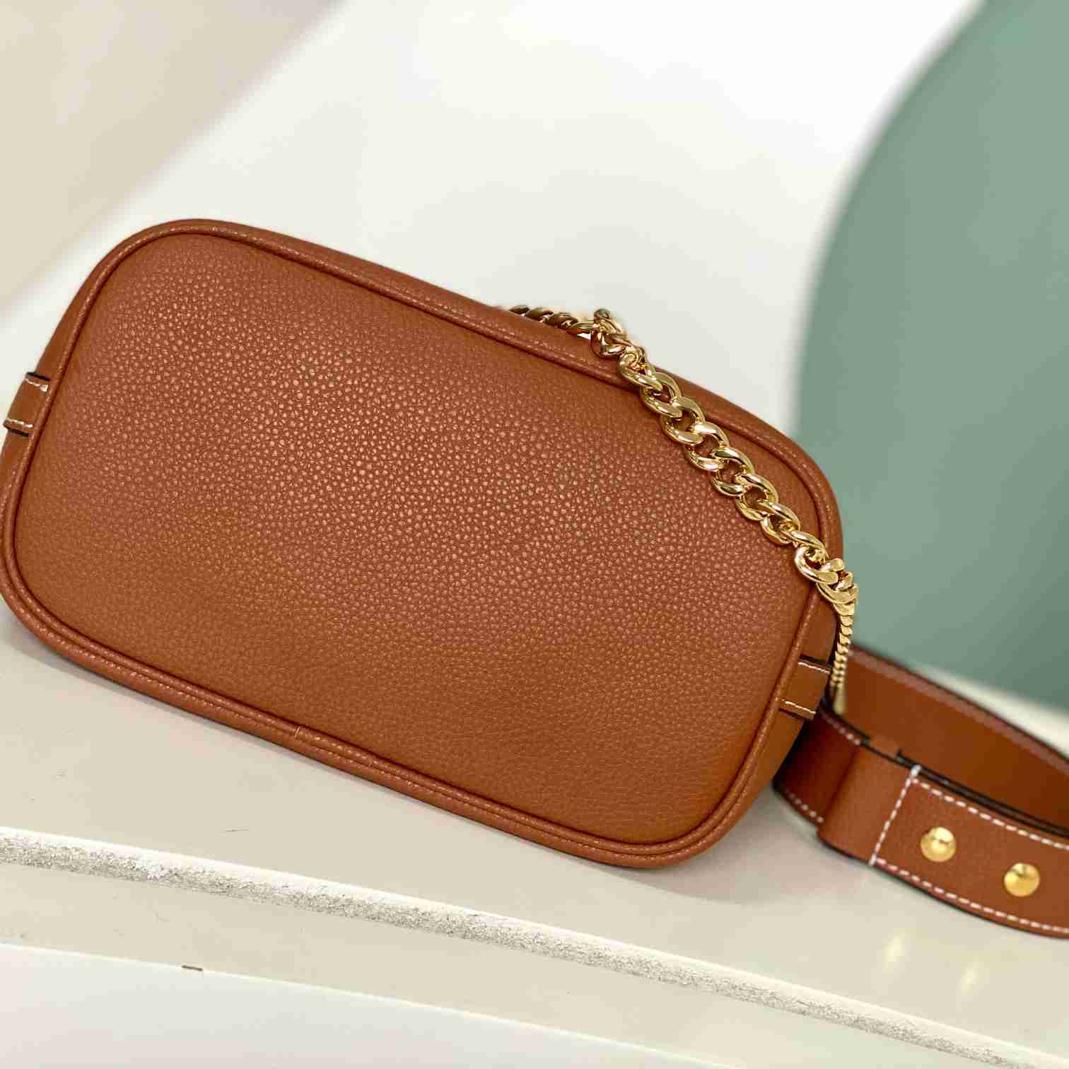 Louis Vuitton Lock and Walk    M24165 - PerfectKickZ