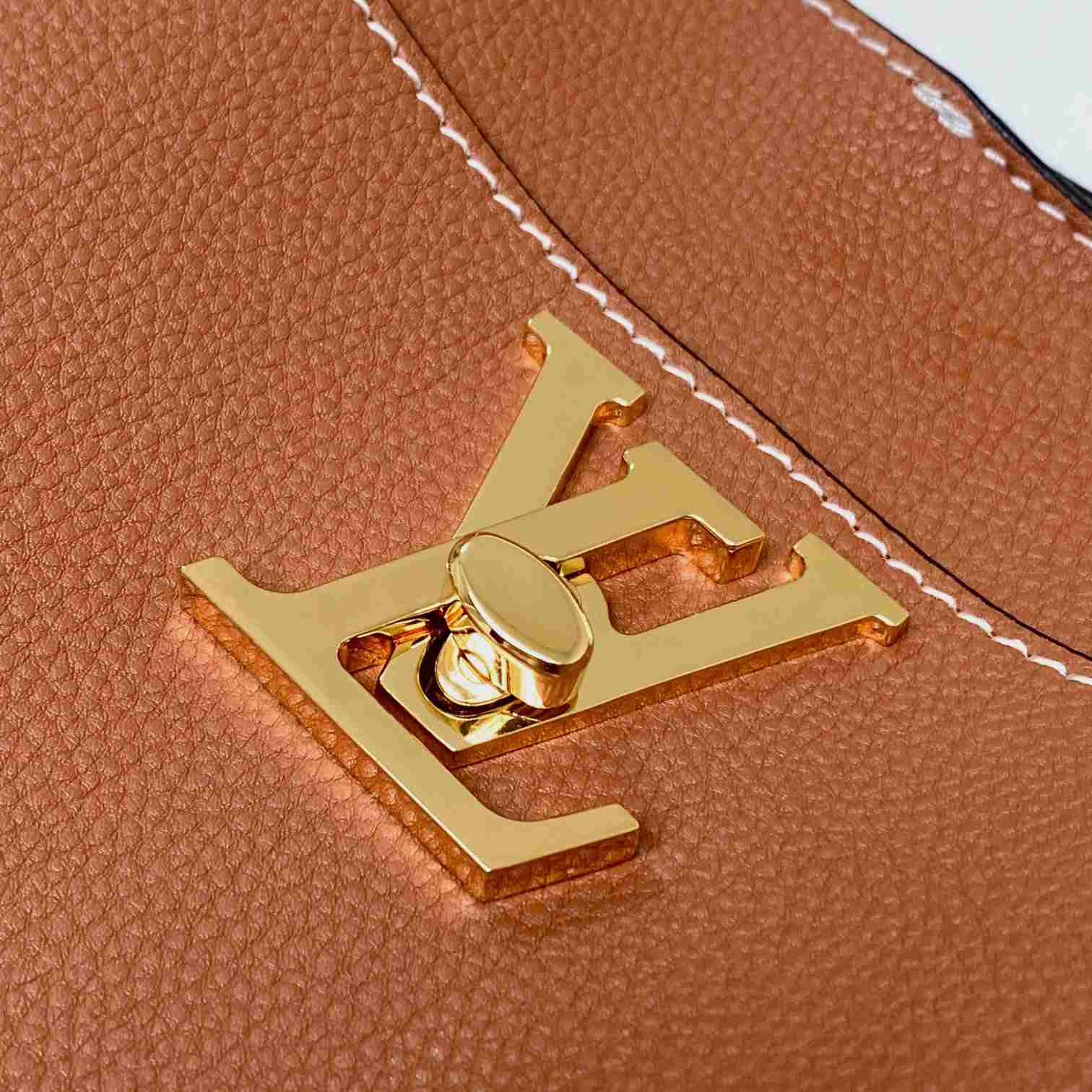Louis Vuitton Lock and Walk    M24165 - PerfectKickZ