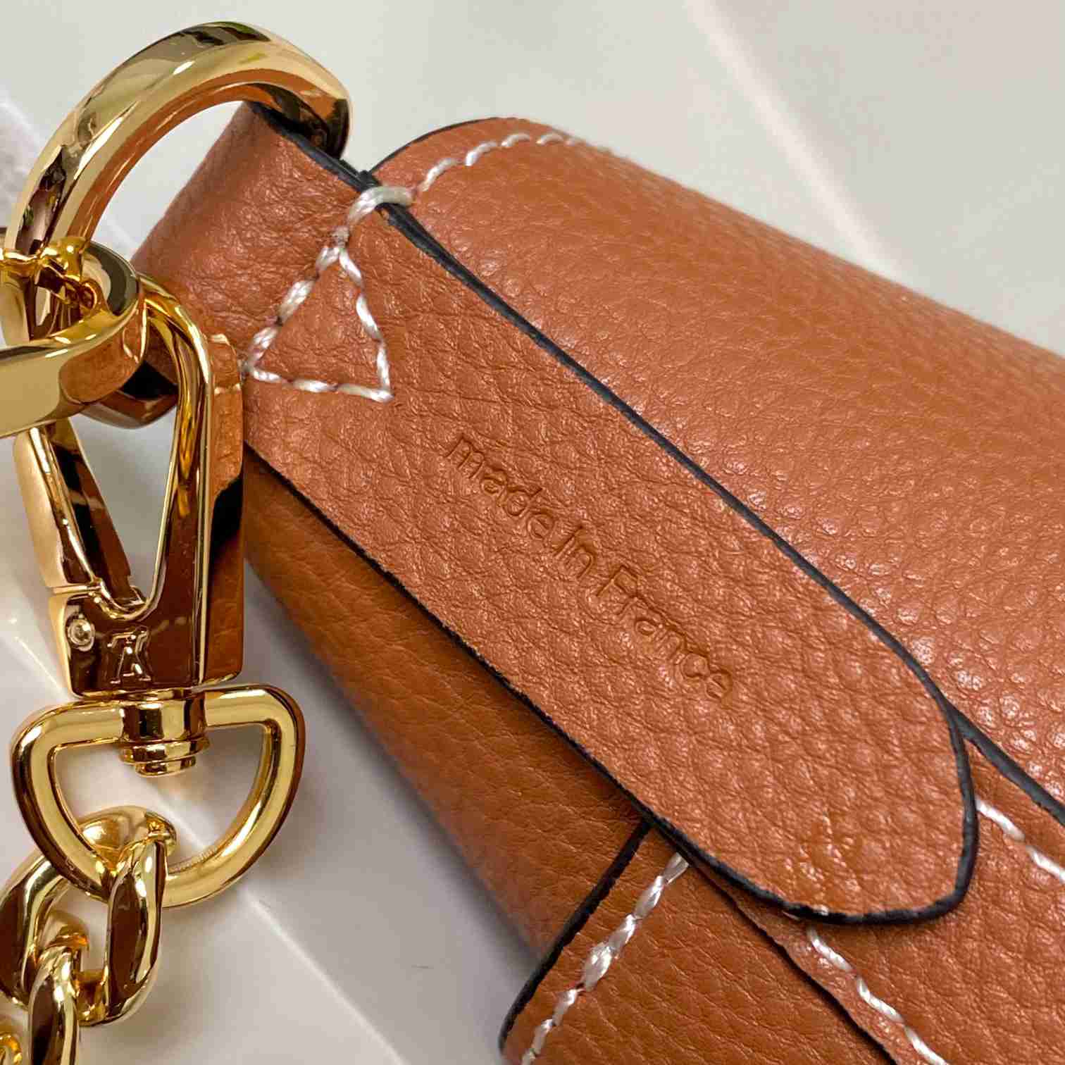 Louis Vuitton Lock and Walk    M24165 - PerfectKickZ