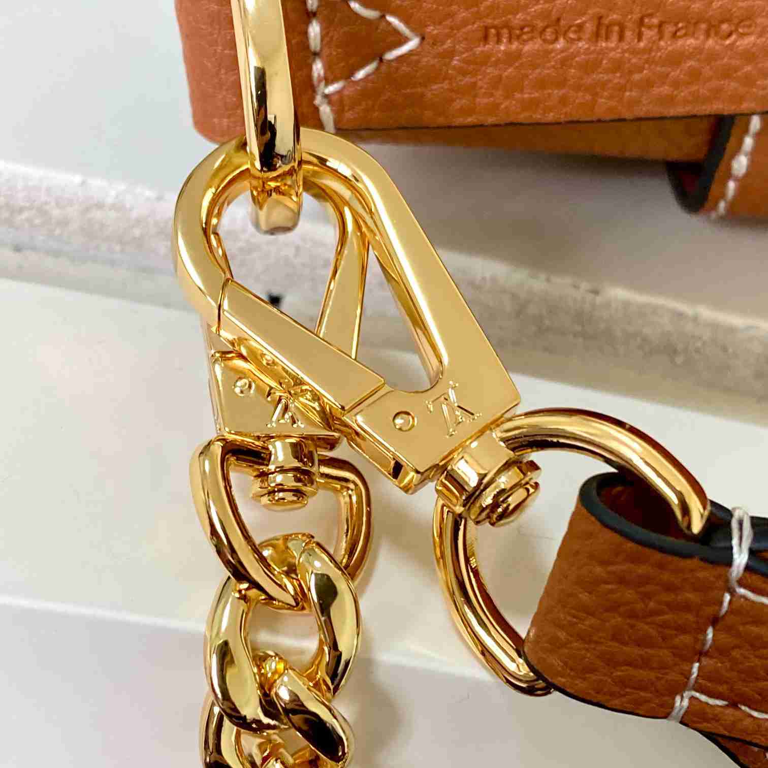 Louis Vuitton Lock and Walk    M24165 - PerfectKickZ