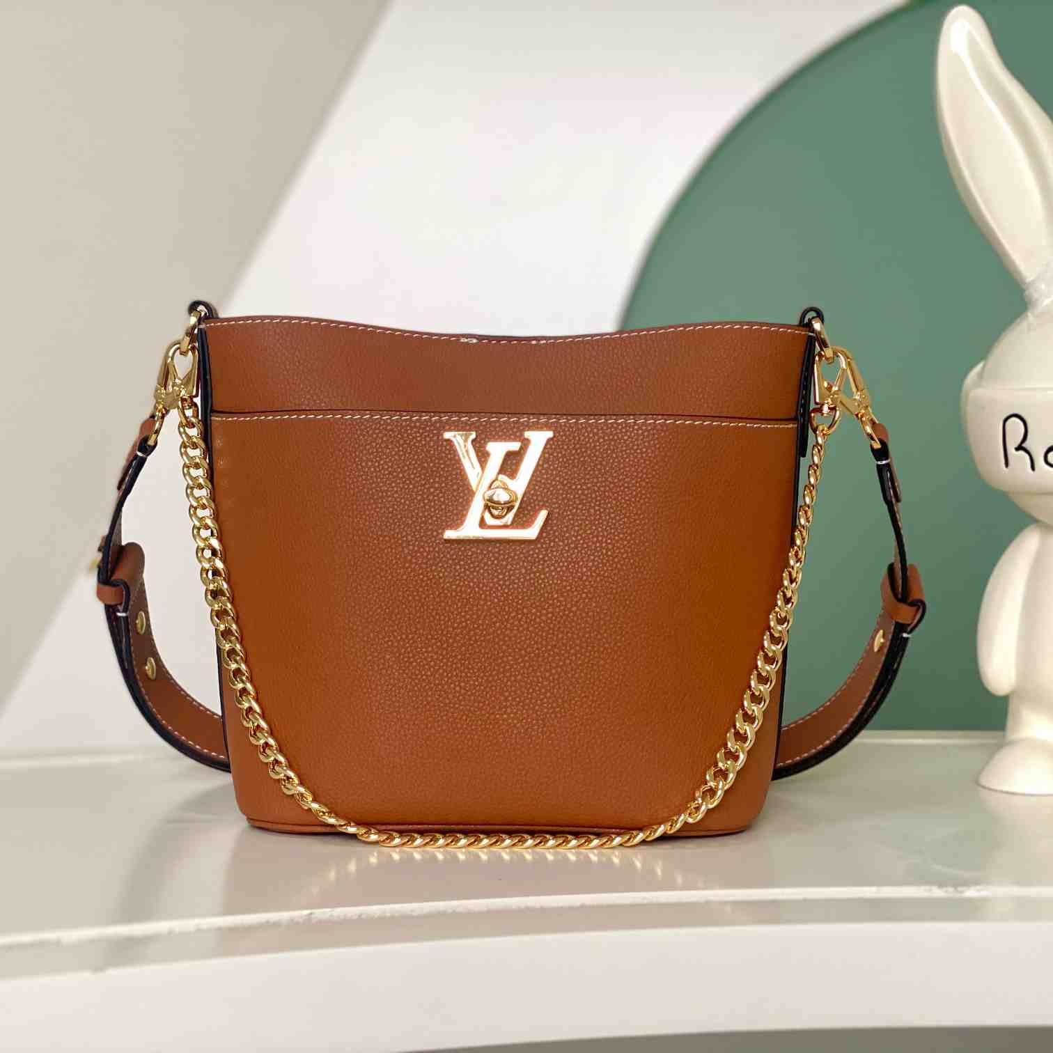 Louis Vuitton Lock and Walk    M24165 - PerfectKickZ