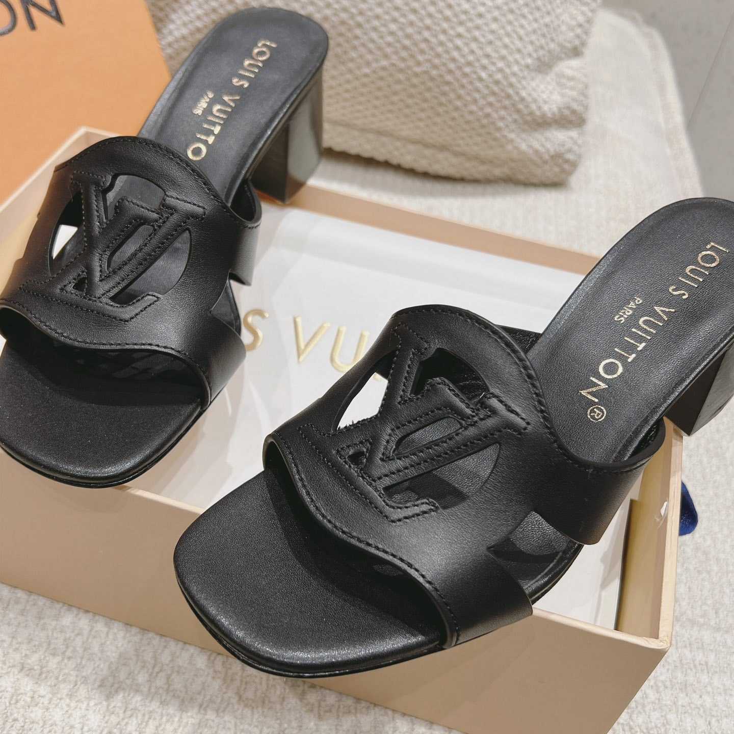 Louis Vuitton LV Isola Mule   1ACG4K - PerfectKickZ