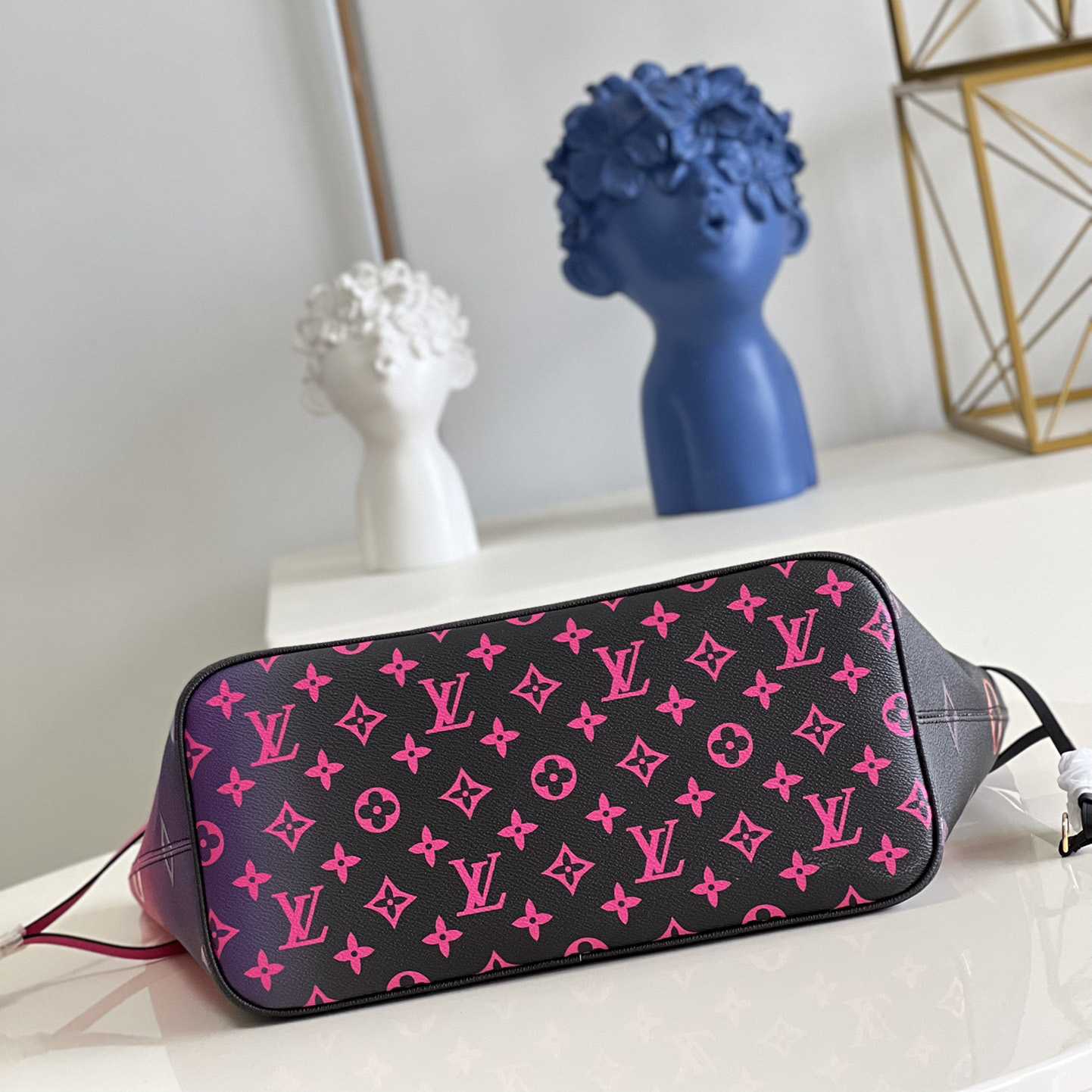 Louis Vuitton Neverfull MM Tote (31-28-14cm)    M20511 - PerfectKickZ