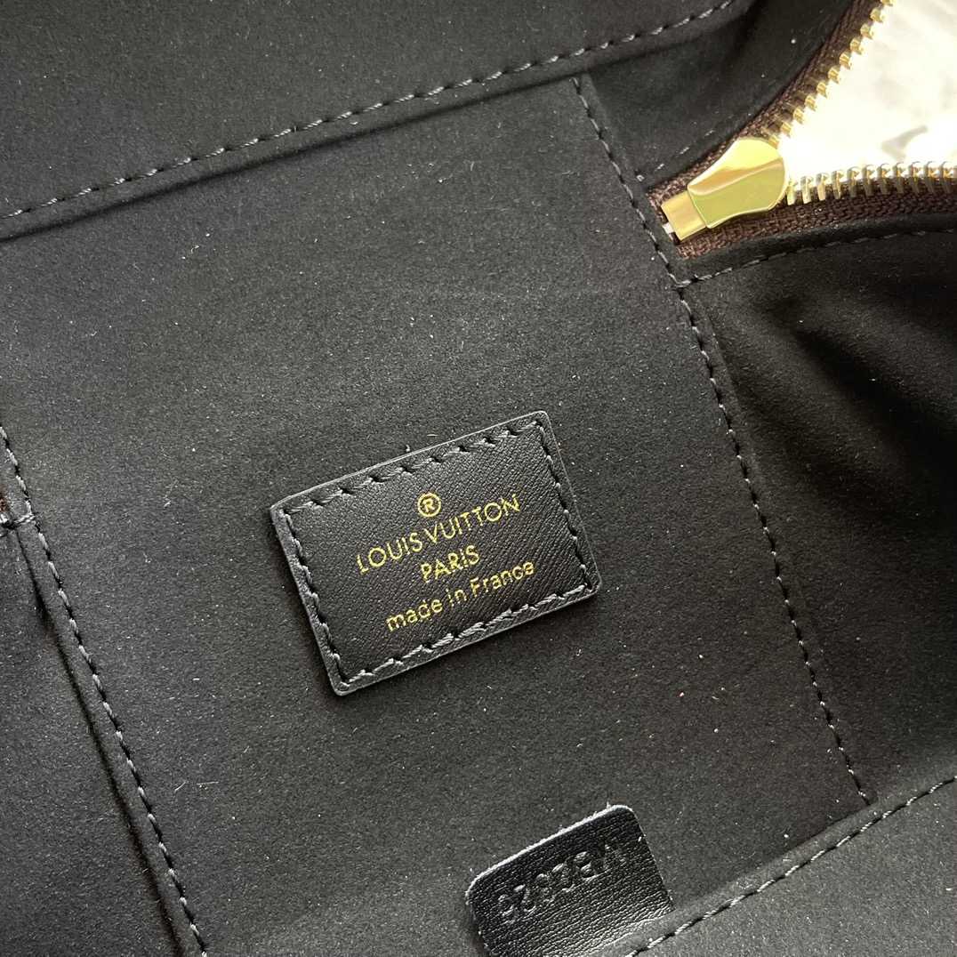 Louis Vuitton Vanity Chain Pouch    M47125 - PerfectKickZ