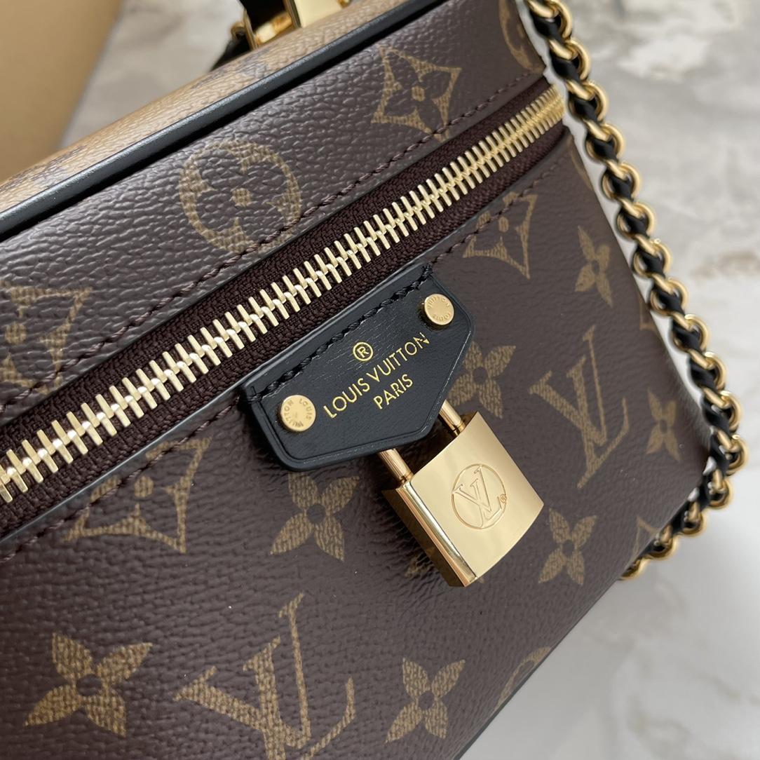 Louis Vuitton Vanity Chain Pouch    M47125 - PerfectKickZ