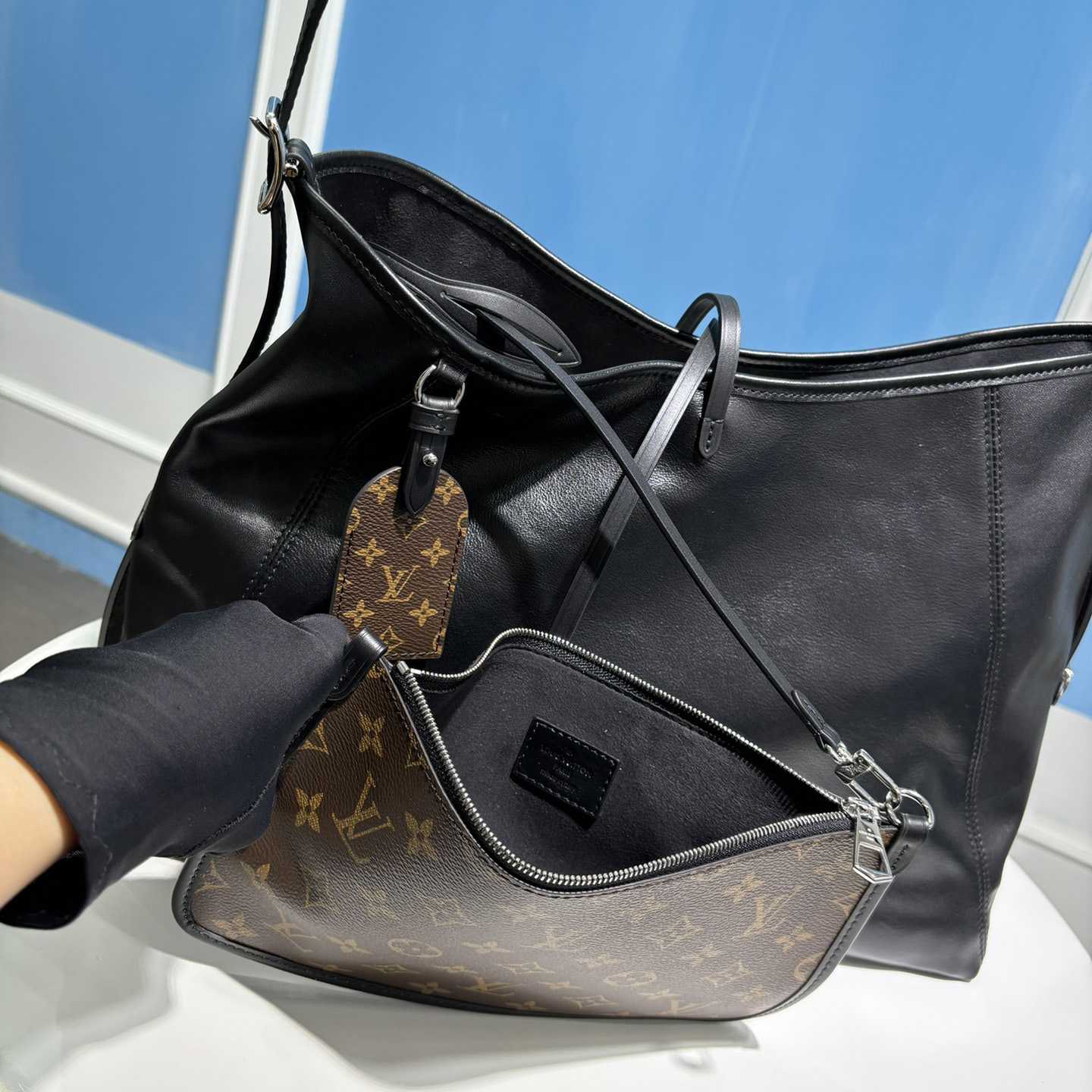 Louis Vuitton Carryall MM     M25143 - 