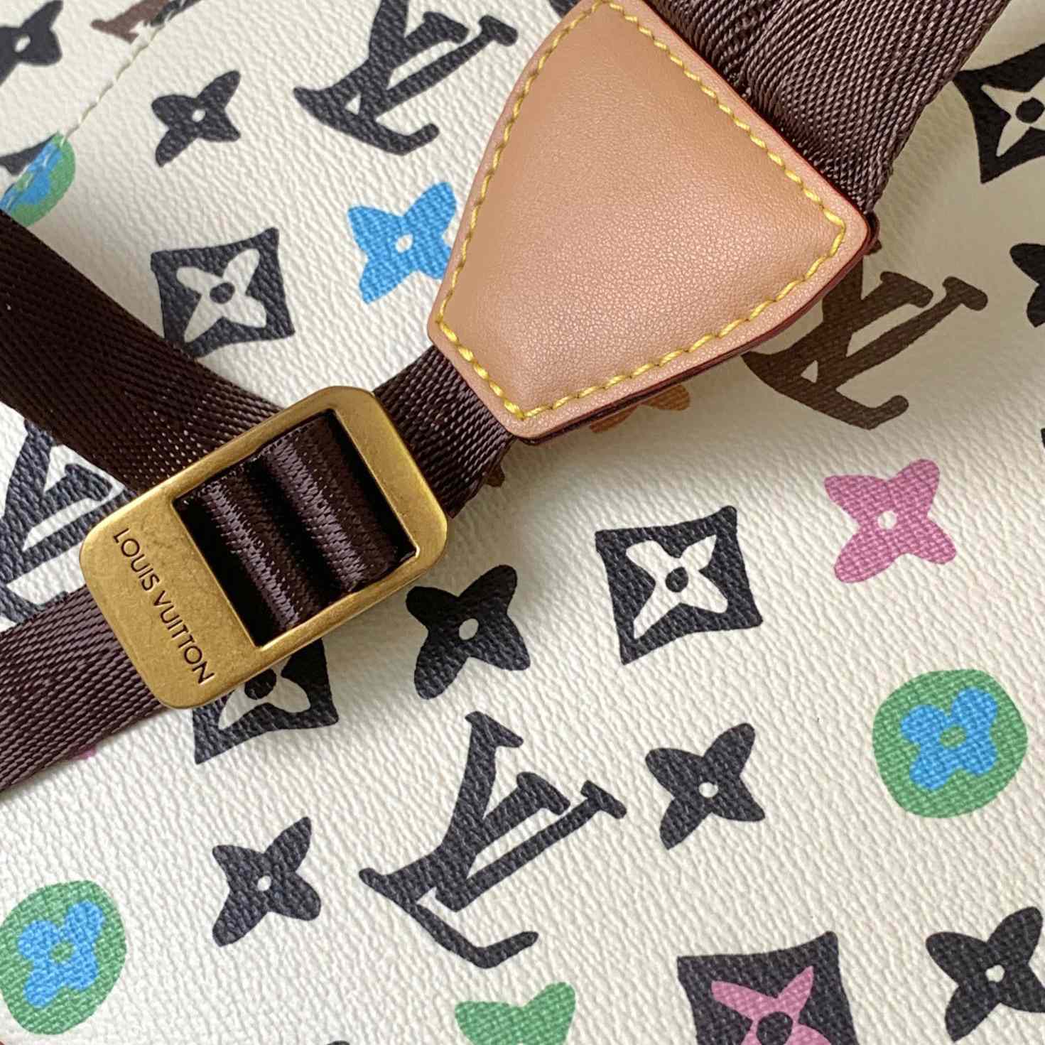 Louis Vuitton Christopher MM   M25240 - PerfectKickZ