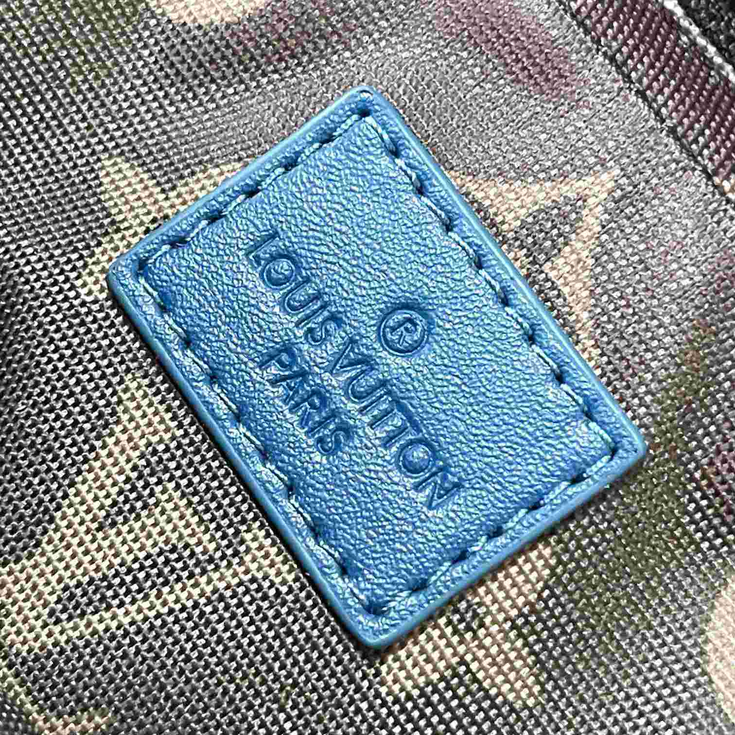 Louis Vuitton Alpha Wearable Wallet   M82801 - PerfectKickZ