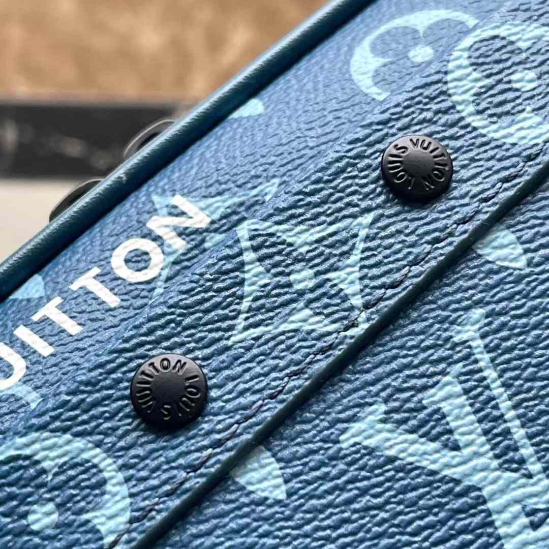 Louis Vuitton Alpha Wearable Wallet   M82801 - 