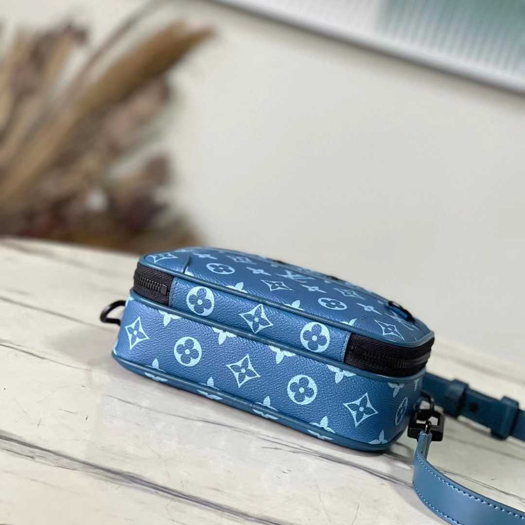 Louis Vuitton Alpha Wearable Wallet   M82801 - 