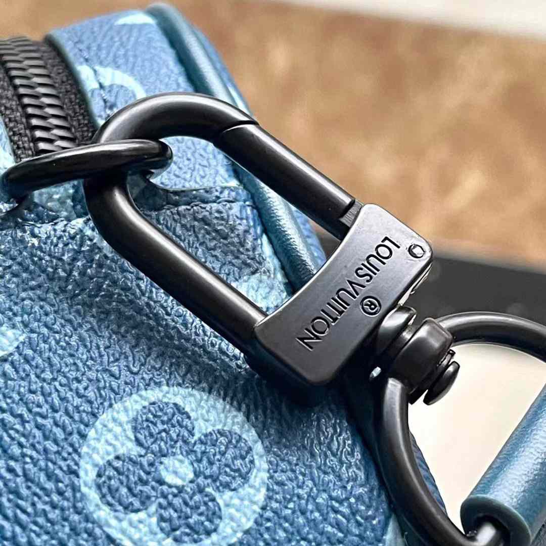 Louis Vuitton Alpha Wearable Wallet   M82801 - 