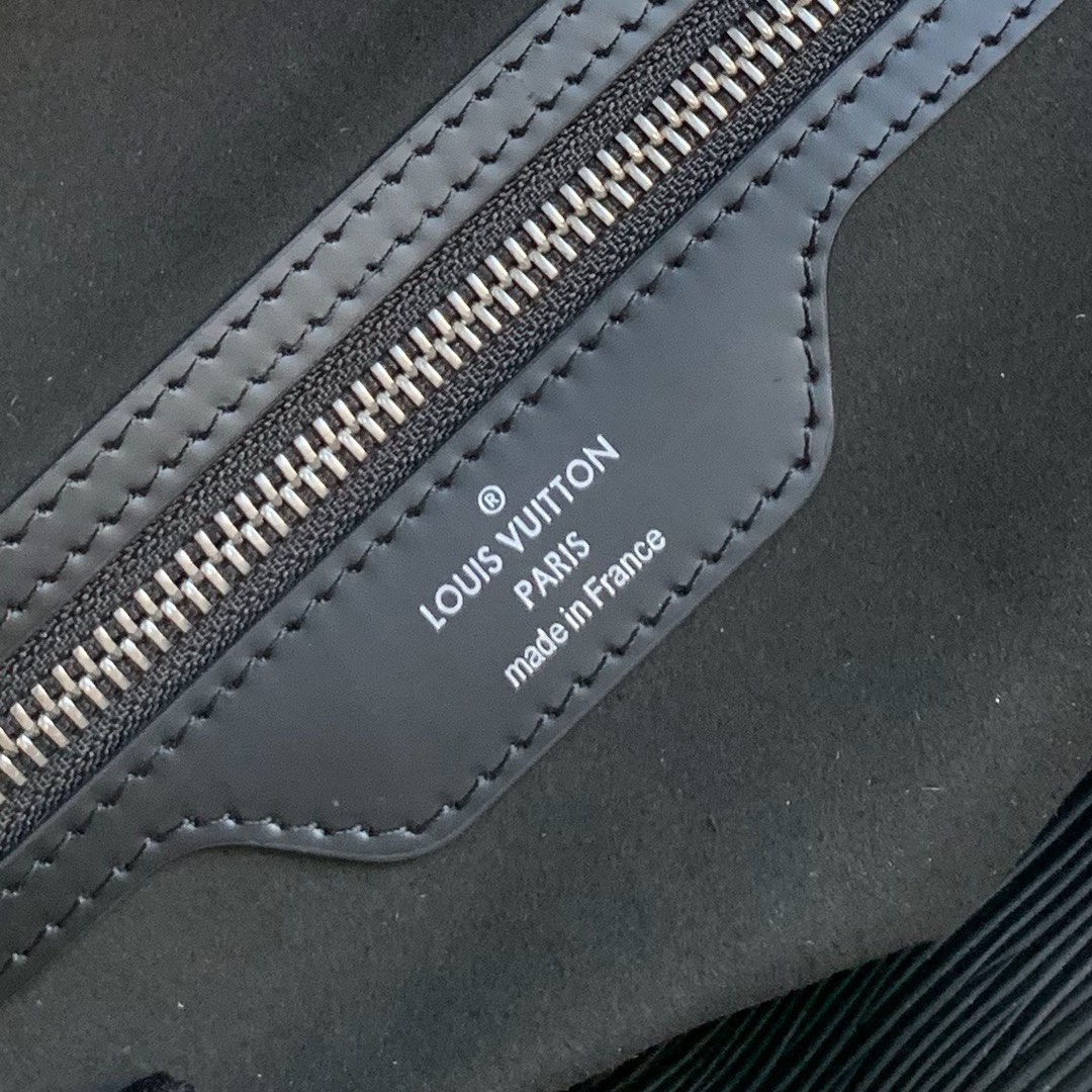 Louis Vuitton x Supreme Keepall  Bandouliere 45 Travel Bag - PerfectKickZ
