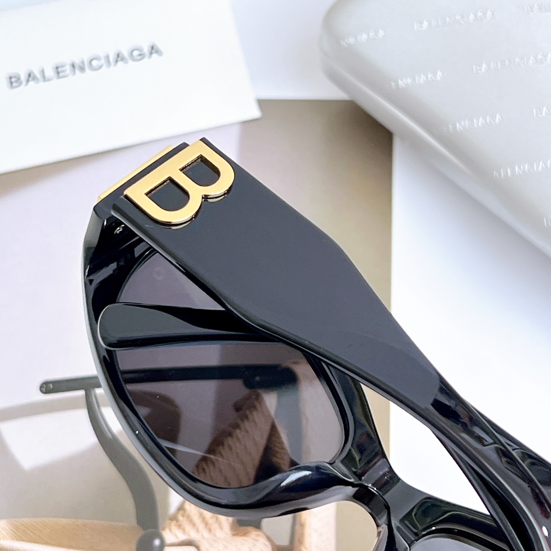 Balenciaga Bossy Round AF Sunglasses In Black - PerfectKickZ