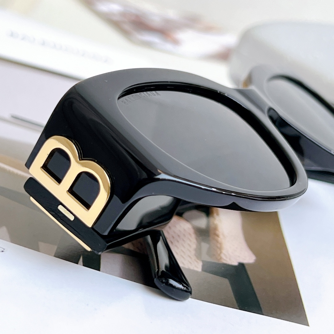 Balenciaga Bossy Round AF Sunglasses In Black - PerfectKickZ