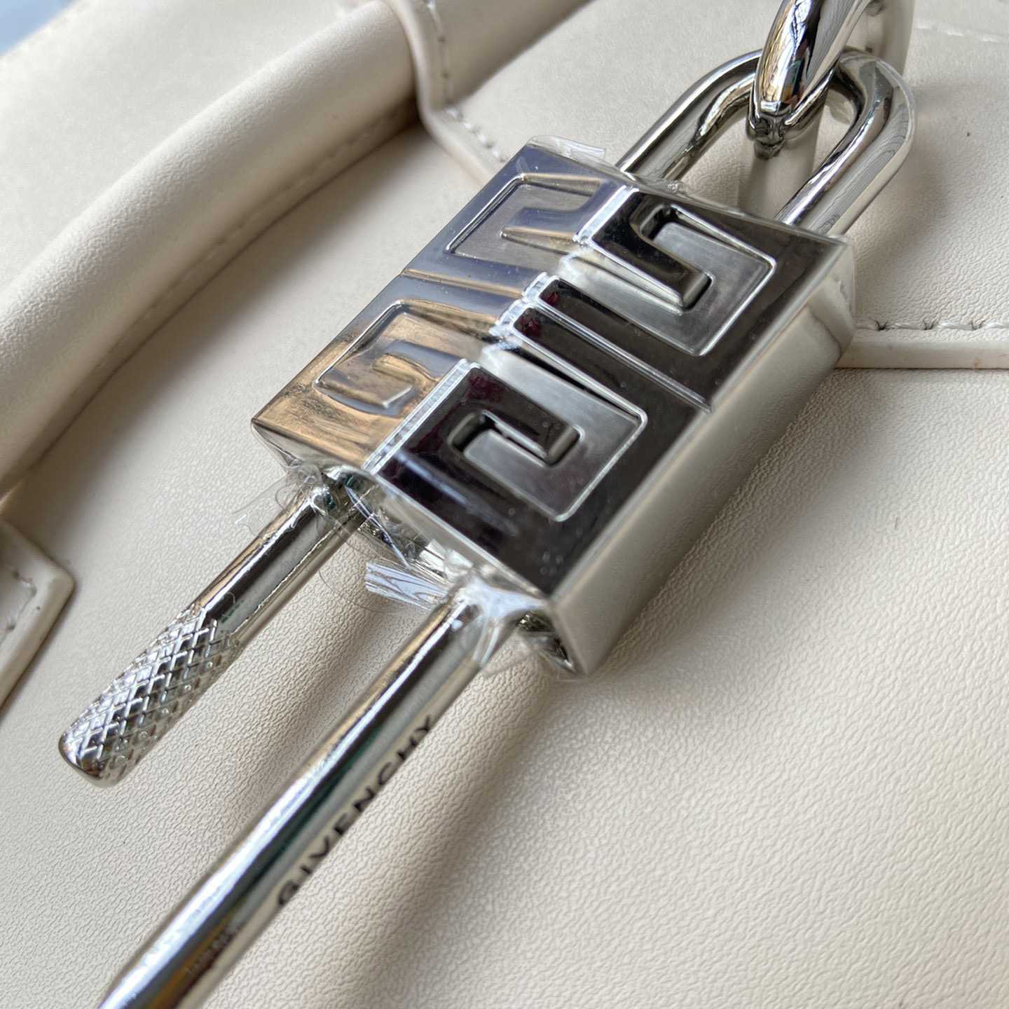 Givenchy Mini Antigona Lock Bag (23*27*13cm) - PerfectKickZ