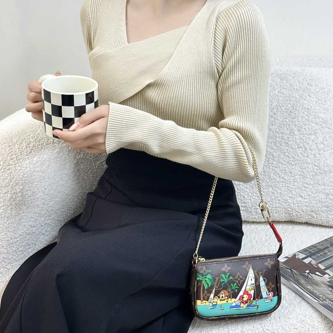 Louis Vuitton Mini Pochette Accessoires    M82841 - 
