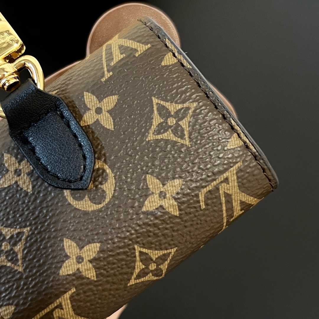 Louis Vuitton Teddy Bear Earphone Case   M01361 - PerfectKickZ