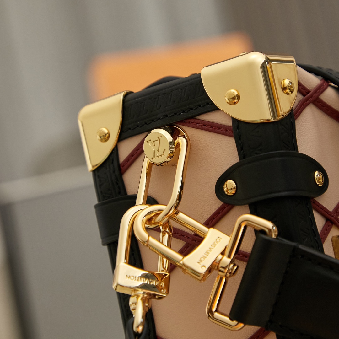 Louis Vuitton Side Trunk MM   M24403 - PerfectKickZ