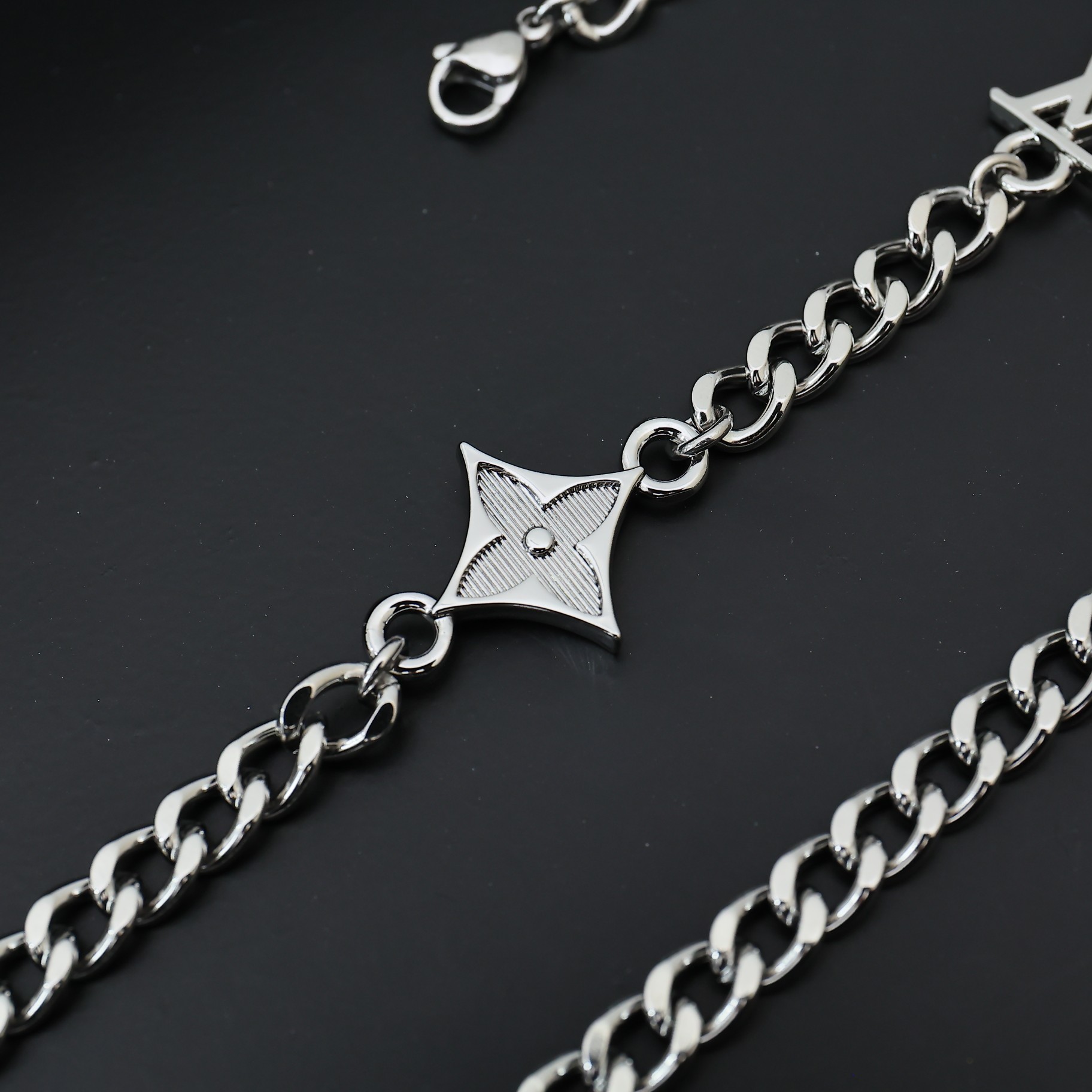 Louis Vuitton MNG Row Necklace   M01490 - PerfectKickZ