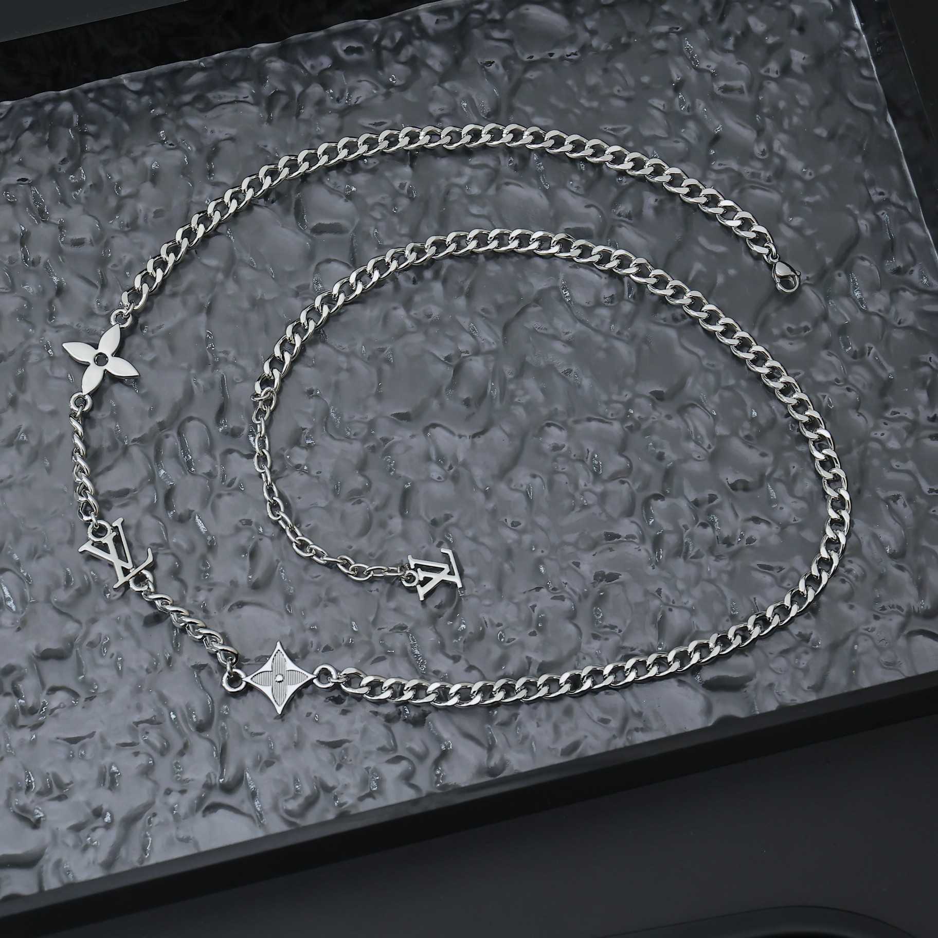 Louis Vuitton MNG Row Necklace   M01490 - PerfectKickZ
