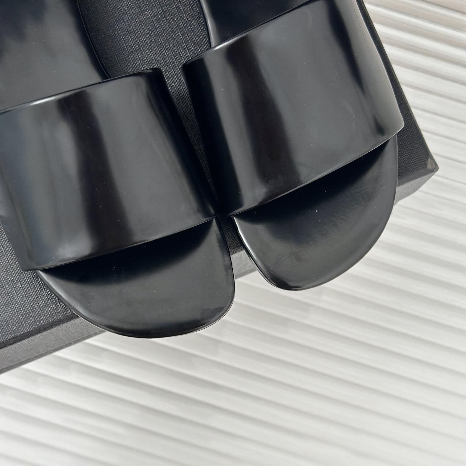 Saint Laurent Carlyle Slides In Glazed Leather - PerfectKickZ