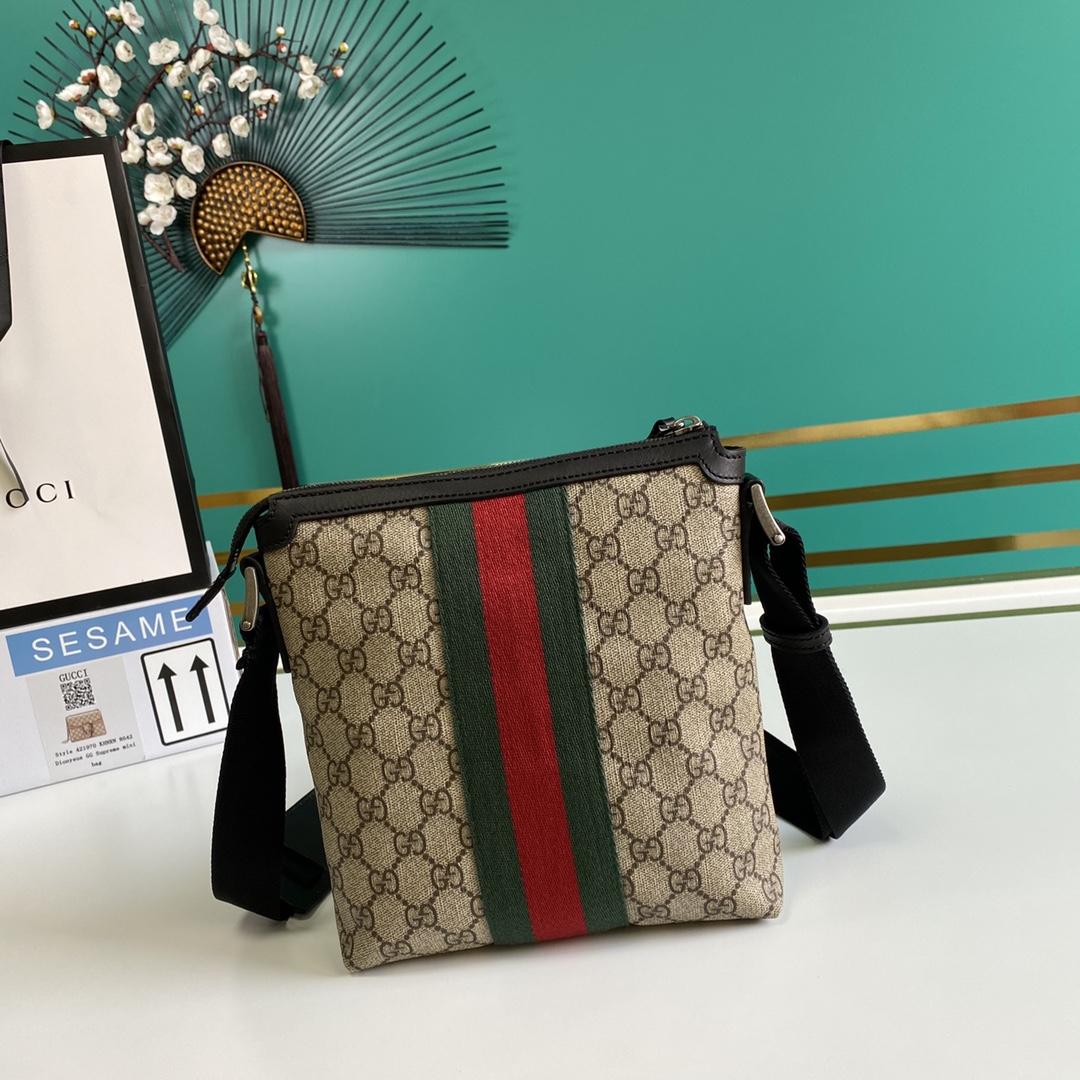 Gucci Web GG Supreme Flat Messenger  - PerfectKickZ