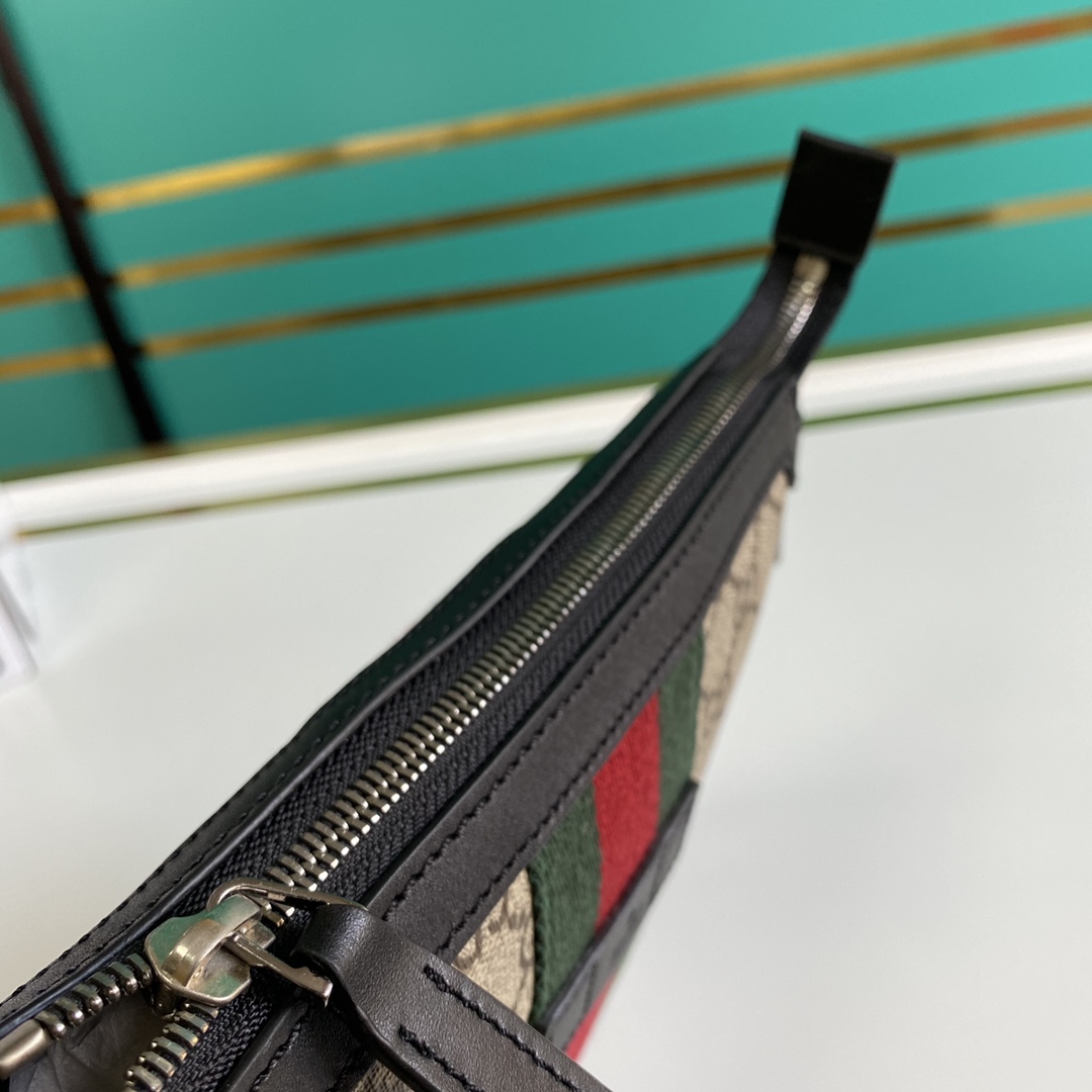 Gucci Web GG Supreme Flat Messenger  - 