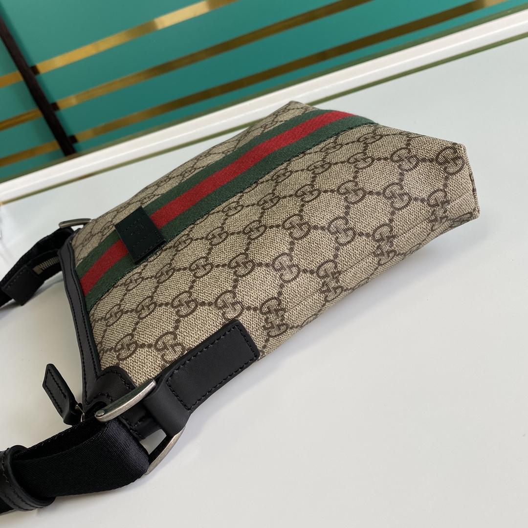 Gucci Web GG Supreme Flat Messenger  - 